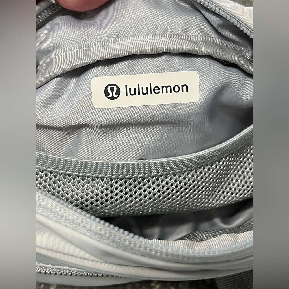 Lululemon Wunderlust Belt Bag Seal Travel Crossbody Gym Workout Office School - Picture 11 of 15